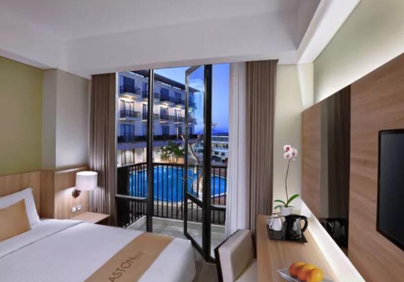 수피리어 룸 풀장 전망, Aston Inn Mataram