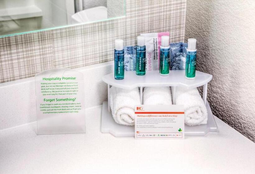 جناح لذوى الاحتياجات الخاصة, Holiday Inn Express & Suites Cleveland/westlake, An Ihg