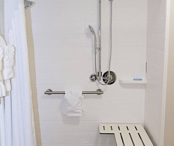 סוויטה מותאמת לאדם עם מוגבלויות, Holiday Inn Express & Suites Greenwood Mall, An Ihg