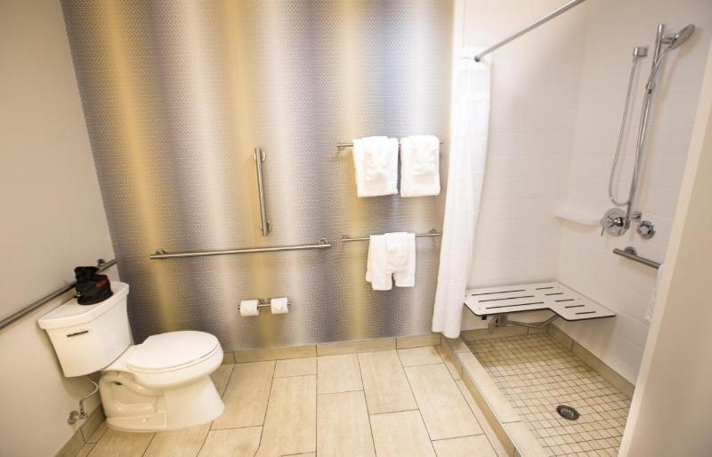 סוויטה מותאמת לאדם עם מוגבלויות, Holiday Inn Express & Suites Greenwood Mall, An Ihg