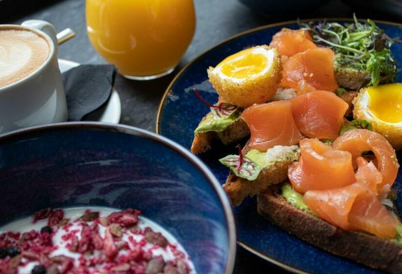 Suíte Deluxe, Monville