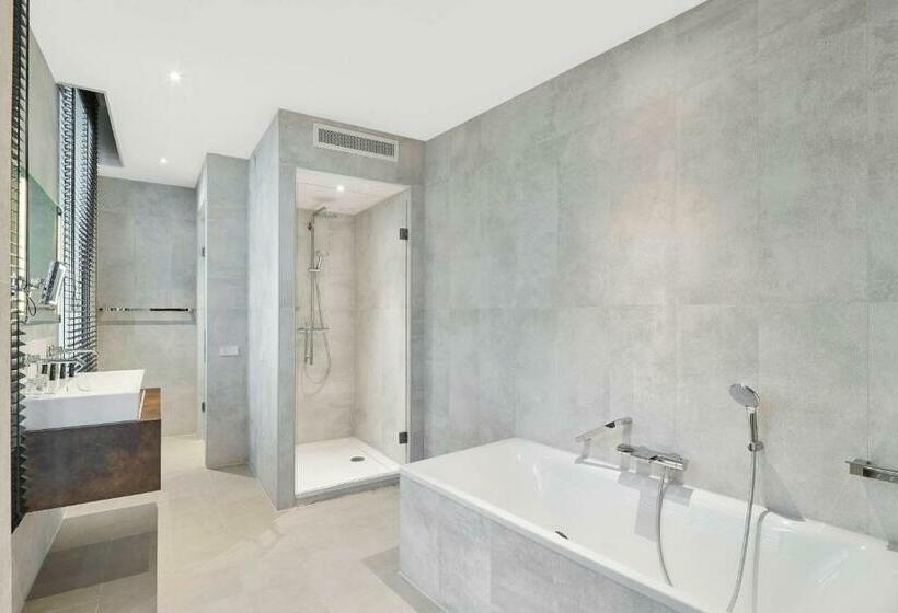 סוויטת ג'וניור, Nassau Breda, Autograph Collection