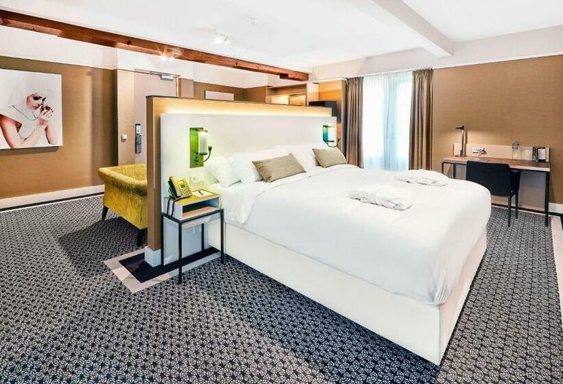 סוויטת ג'וניור, Nassau Breda, Autograph Collection