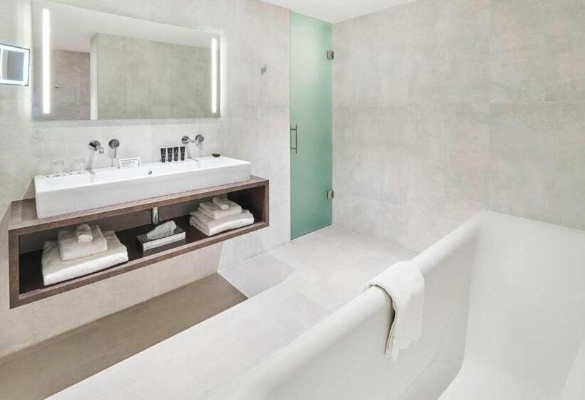 מיטת קינג בסוויטה, Nassau Breda, Autograph Collection