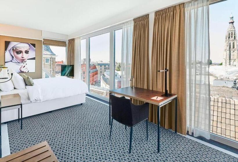 מיטת קינג בסוויטה, Nassau Breda, Autograph Collection