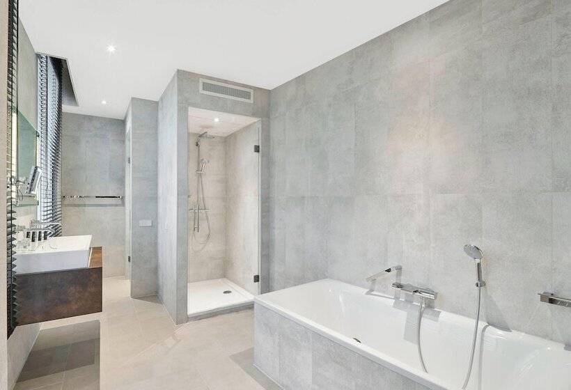 סוויטת ג'וניור, Nassau Breda, Autograph Collection