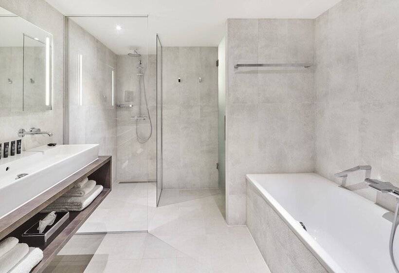 סוויטת ג'וניור, Nassau Breda, Autograph Collection