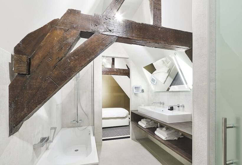 סוויטת ג'וניור, Nassau Breda, Autograph Collection