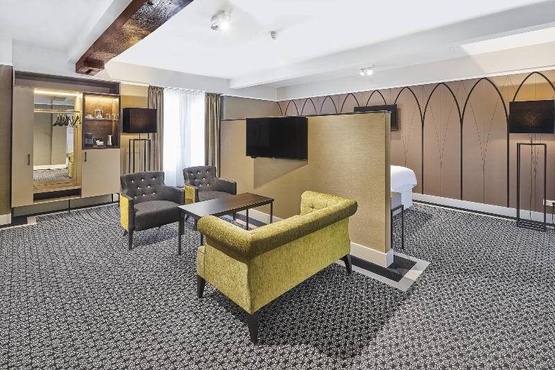 סוויטת ג'וניור, Nassau Breda, Autograph Collection