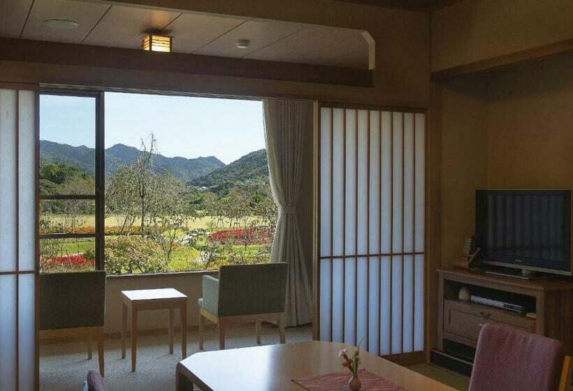 Quarto Estandar, Shimoda Central