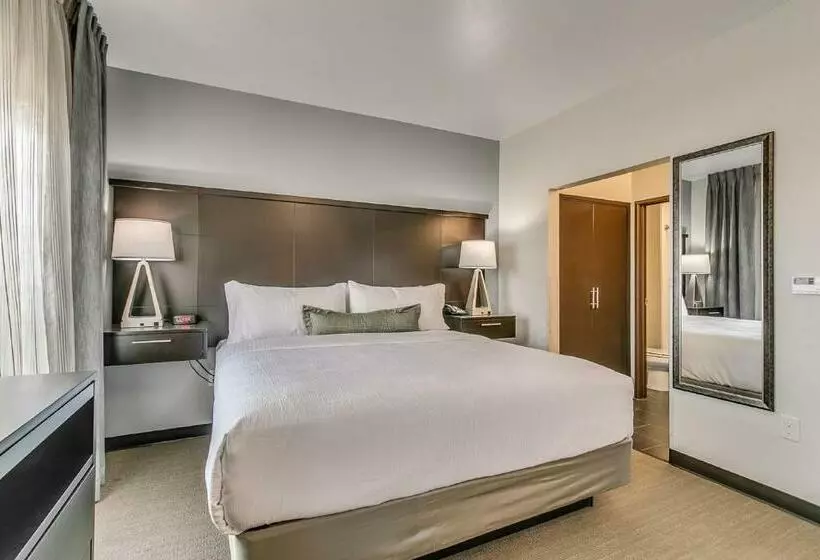 キングサイドベッドのスタンダードワンルーム, Staybridge Suites Lubbock South, An Ihg