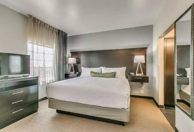 キングサイドベッドのスタンダードワンルーム, Staybridge Suites Lubbock South, An Ihg
