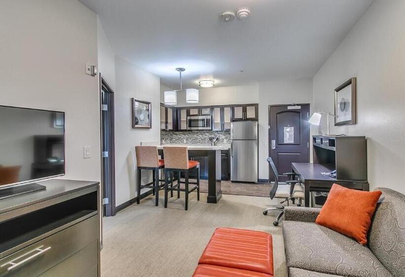 带大床的套房, Staybridge Suites Lubbock South, An Ihg