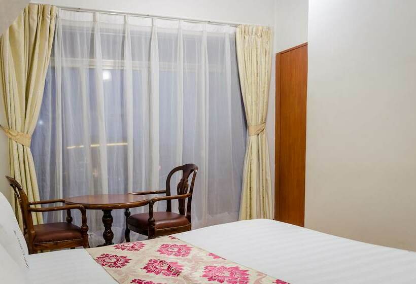 اتاق لوکس یک تخته, Triangle