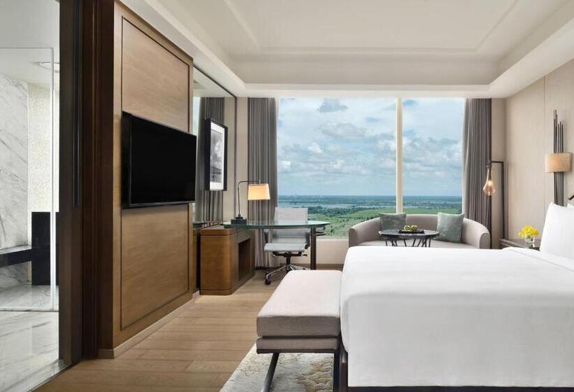 اتاق اجرایی با تخت بزرگ, Jw Marriott Hotel Kolkata