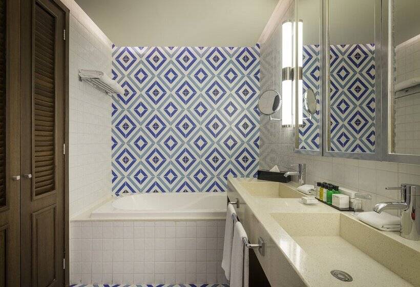 سوییت جونیور با چشمانداز استخر, Ocean Riviera Paradise - All Inclusive