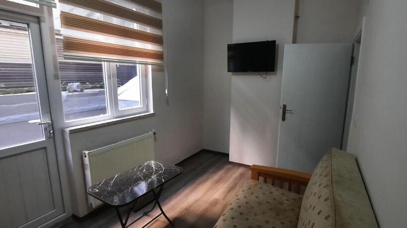 اتاق خانوادگی, Taksim 52 Suite