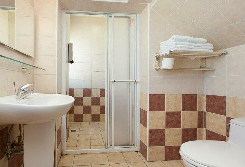 اتاق استاندارد چهار تخته, Chun Feng Cao Tang Homestay