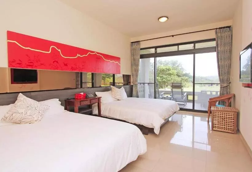 اتاق خانوادگی با چشمانداز کوه, Butterfly B&b