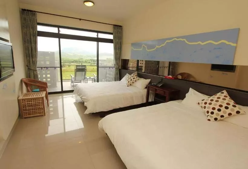 اتاق خانوادگی با چشمانداز کوه, Butterfly B&b