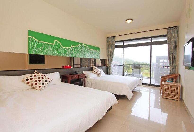 اتاق خانوادگی با چشم‌انداز کوه, Butterfly B&b