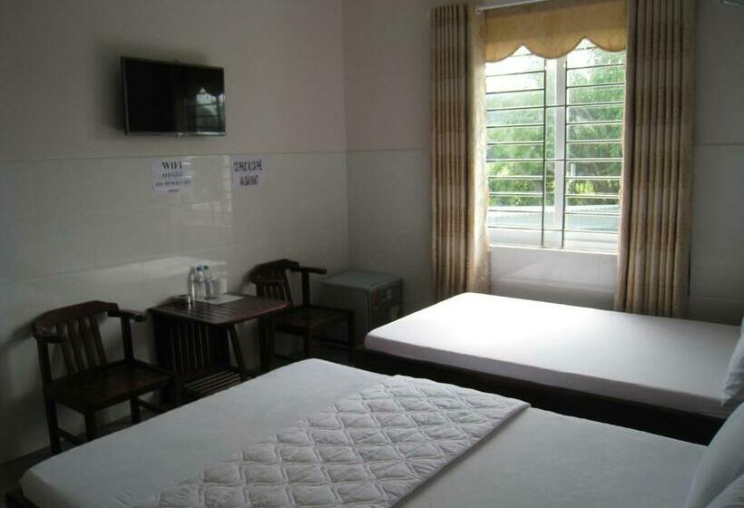 اتاق استاندارد چهار تخته, Hoa Sua Motel