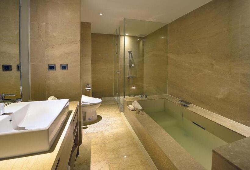 سوییت با چشمانداز باغ, Chihpen Century