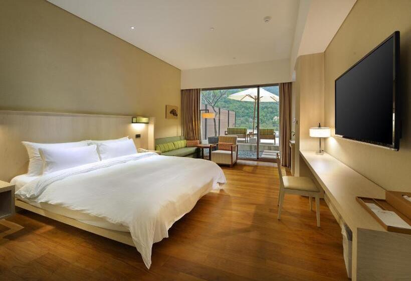 سوییت با چشمانداز باغ, Chihpen Century