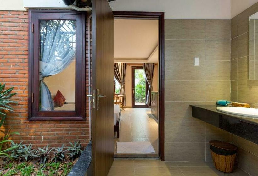 بانگلوی استاندارد, La Paloma Resort