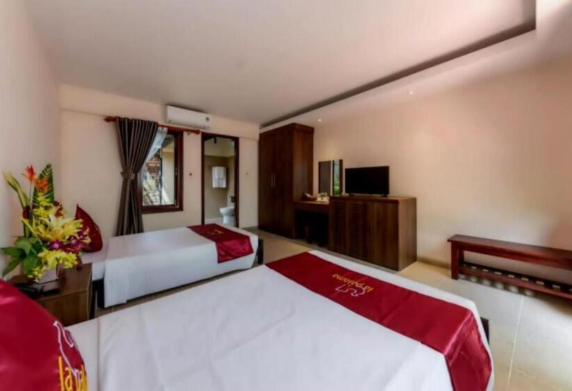 بانگلوی سوپریور, La Paloma Resort