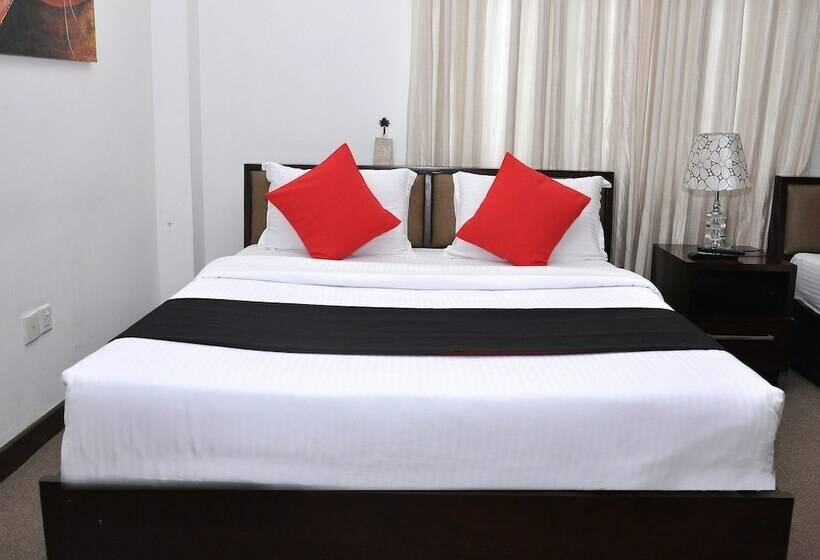 Pokój Rodzinny, Laa Adams