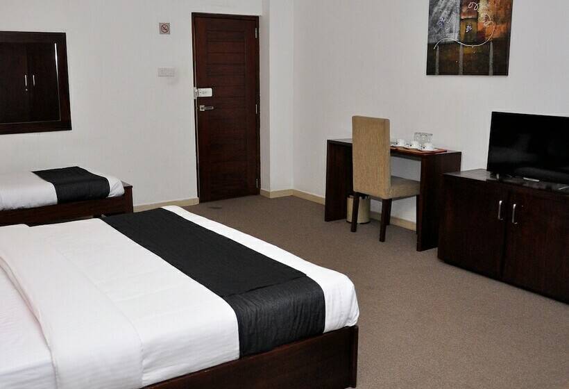 Pokój Deluxe Trzyosobowy, Laa Adams