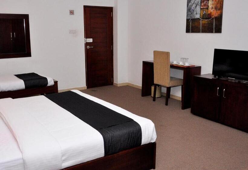 Pokój Deluxe Trzyosobowy, Laa Adams