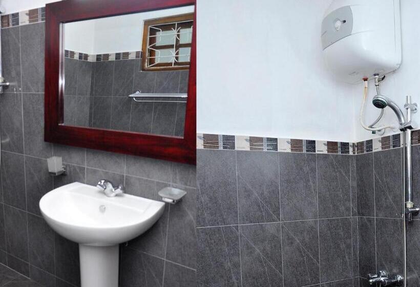 Pokój Czteroosobowy Deluxe, Laa Adams