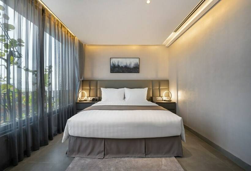 سوییت, Legend Boutique