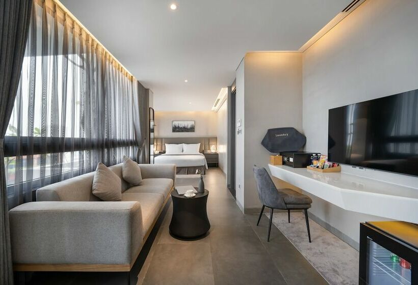 سوییت, Legend Boutique