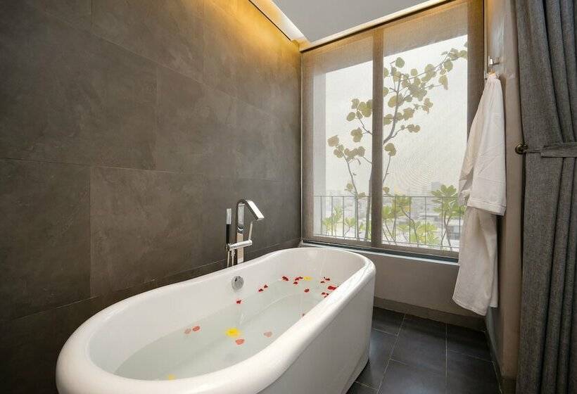 سوییت, Legend Boutique