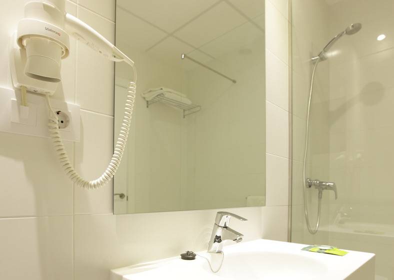 اتاق لوکس, Legend Boutique