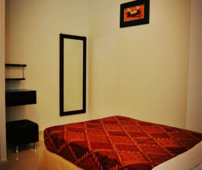 חדר דלוקס יחיד, Old Budget