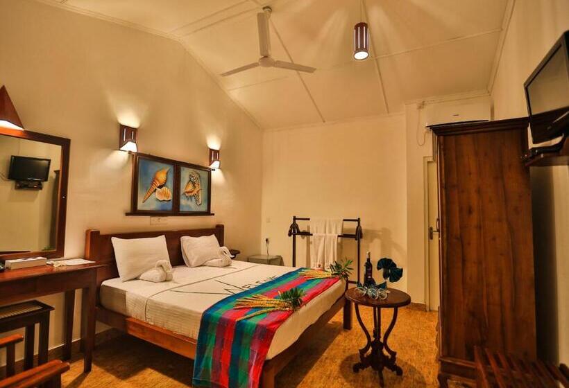 Номер Стандарт Трехместный, Thejan Beach Cabanas