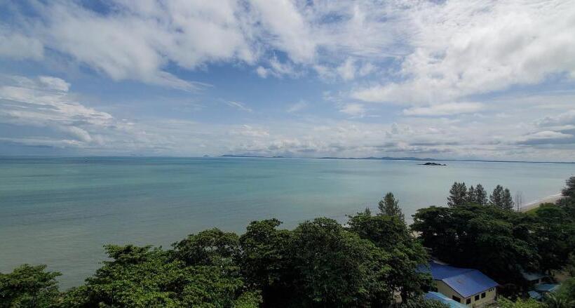 غرفة عائلية مطلّة علي البحر, Leisure Cove Hotel & Apartments