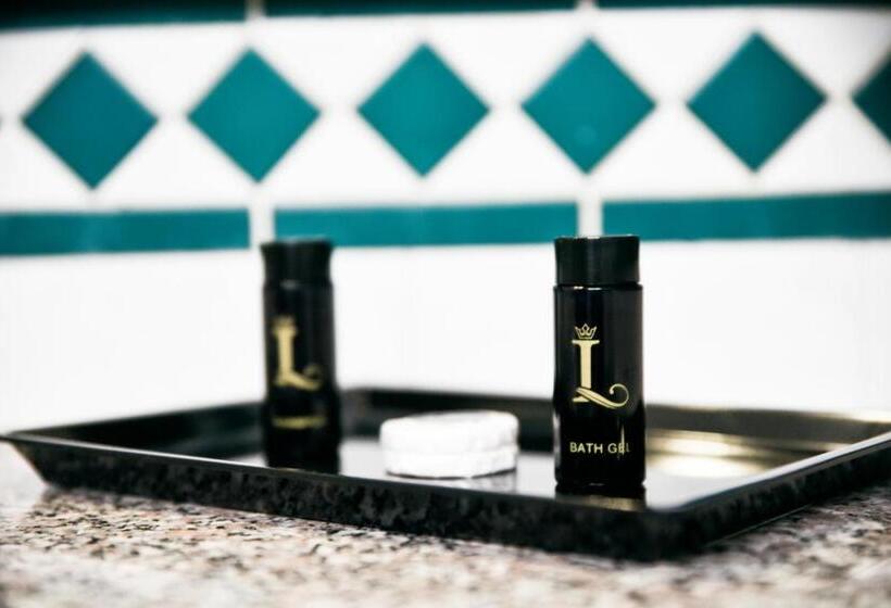 غرفة عائلية مطلّة علي الجبل, Leisure Cove Hotel & Apartments