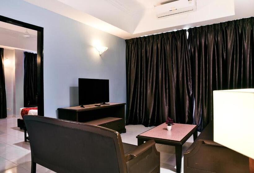 غرفة عائلية مطلّة علي الجبل, Leisure Cove Hotel & Apartments