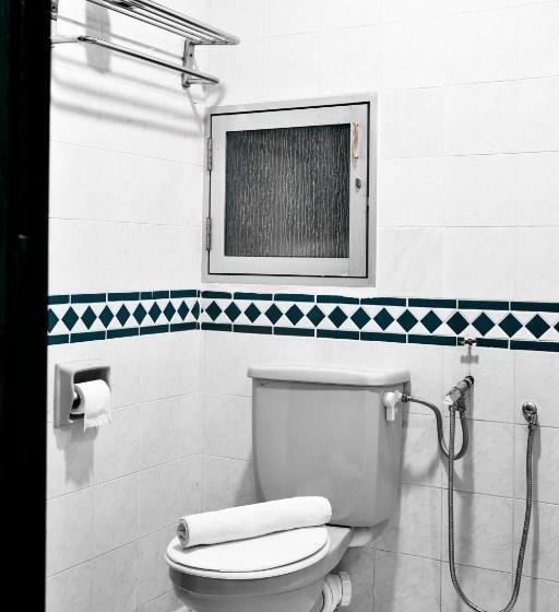 غرفة عائلية مطلّة علي الجبل, Leisure Cove Hotel & Apartments