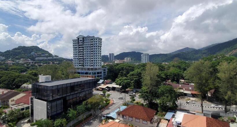 غرفة عائلية مطلّة علي الجبل, Leisure Cove Hotel & Apartments