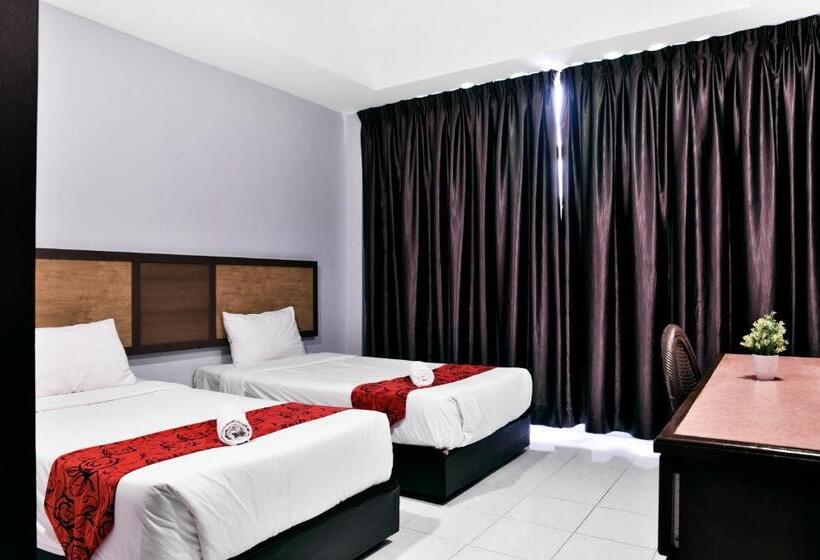 غرفة عائلية مطلّة علي البحر, Leisure Cove Hotel & Apartments