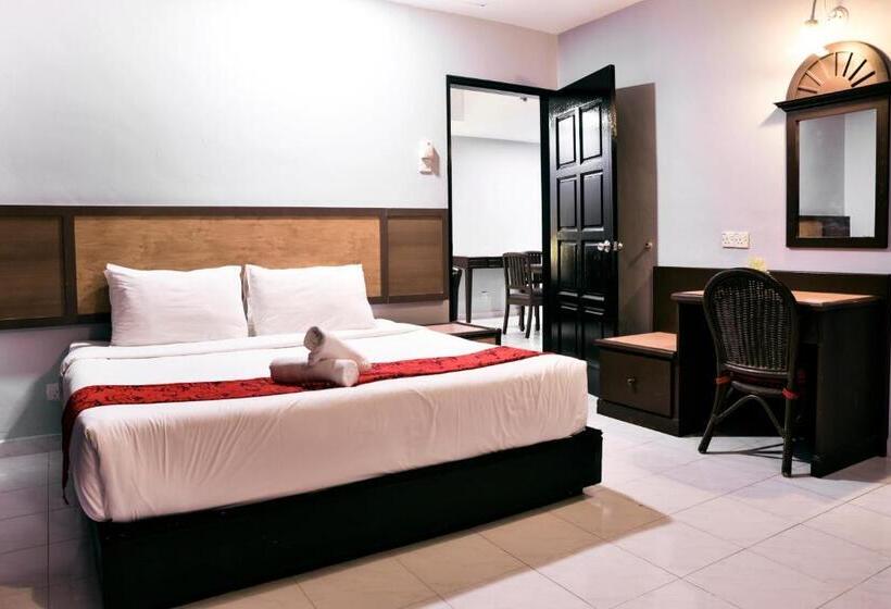 غرفة عائلية مطلّة علي البحر, Leisure Cove Hotel & Apartments