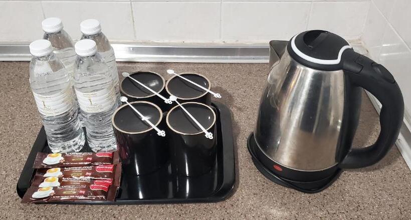 غرفة عائلية مطلّة علي الجبل, Leisure Cove Hotel & Apartments