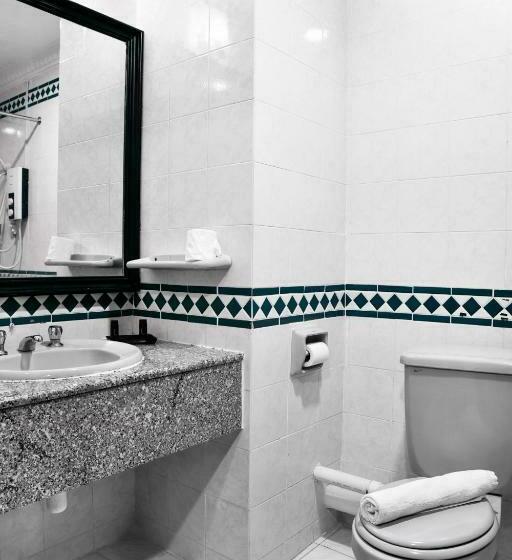 اتاق لوکس با تخت بزرگ, Leisure Cove Hotel & Apartments