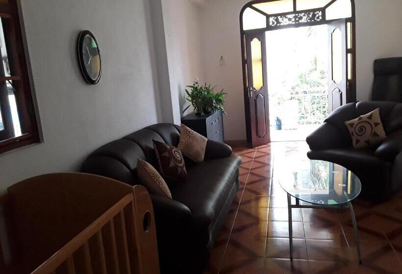 شقة غرفة واحدة, Flamingo Guest House